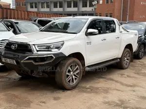 Toyota Land Cruiser Prado 2017 White
