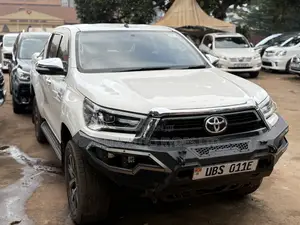 Toyota Land Cruiser Prado 2017 White