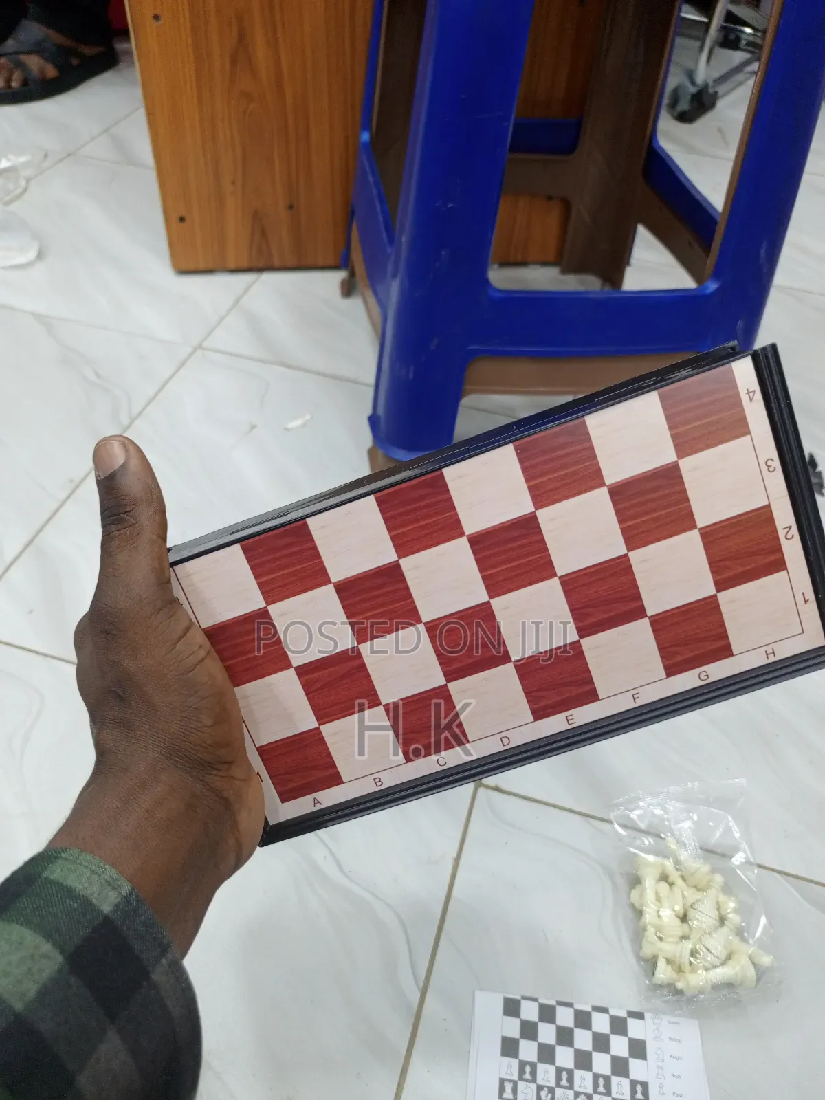Brains Chess" Magnetic Board Game (Small)