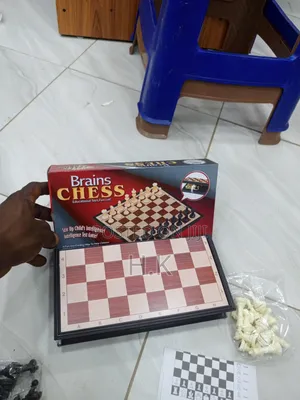 Brains Chess" Magnetic Board Game (Small)