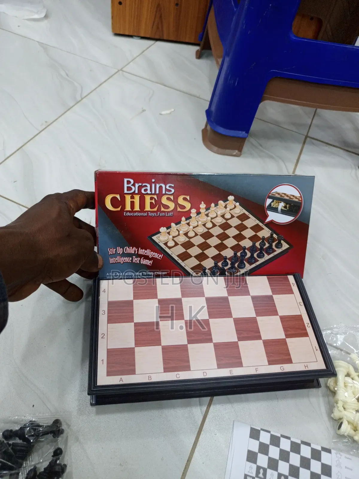 Brains Chess" Magnetic Board Game (Small)
