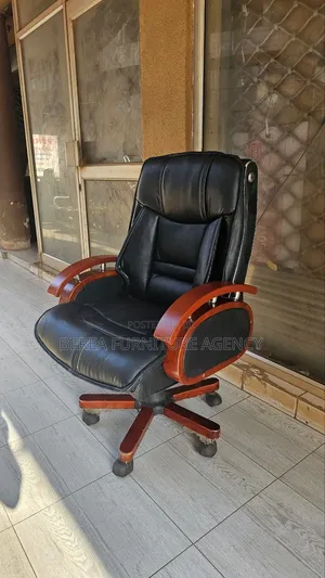 Executive Mega Size Leather Office Chair With Wooden Armrest