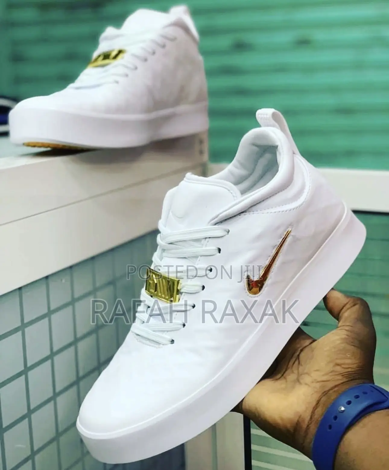 Men’S Classic White/Gold Nike Tiempo Vetta 17 Sneakers