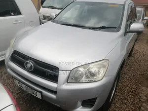 Photo - Toyota RAV4 2010 Silver