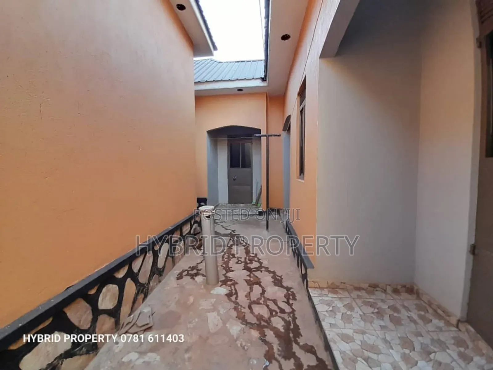 12bdrm Apartment in Nansana Along Hoima for sale