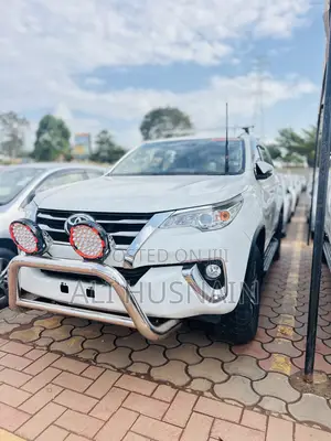 Photo - Toyota Fortuner 2.7 RWD 2019 White
