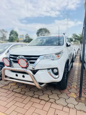 Toyota Fortuner 2.7 RWD 2019 White
