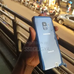 Photo - New Samsung Galaxy S9 64 GB Blue