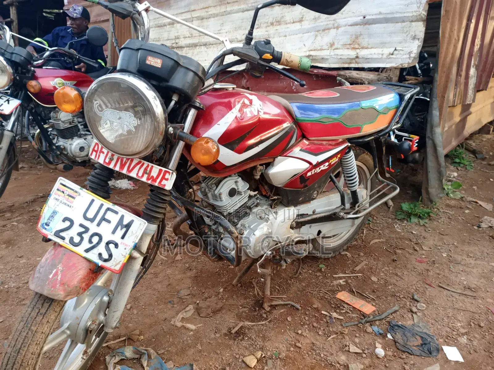 TVS HLX 125 2022 Red
