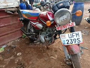 TVS HLX 125 2022 Red