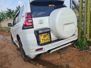 Photo - Toyota Land Cruiser Prado 2017 White