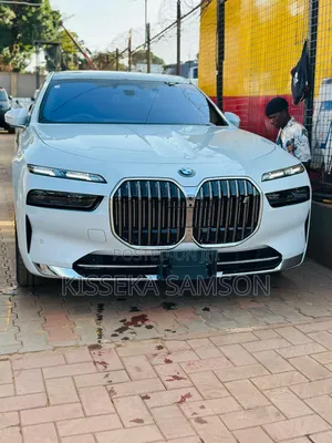 Photo - New BMW i7 2023 White