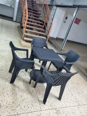 Yz2309 Plastic Chairs and Table