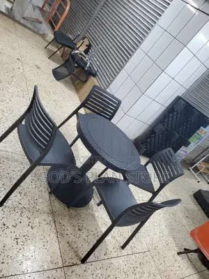 Yz2305 Plastic Bar Table and Chairs