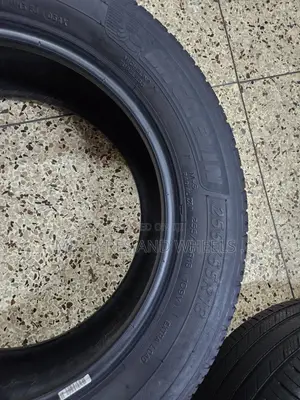 255 55 R18 Michelle Used but Still Gd Tires Almost New Came.