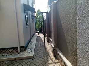 5bdrm Duplex in Kololo Property, Central Division for rent