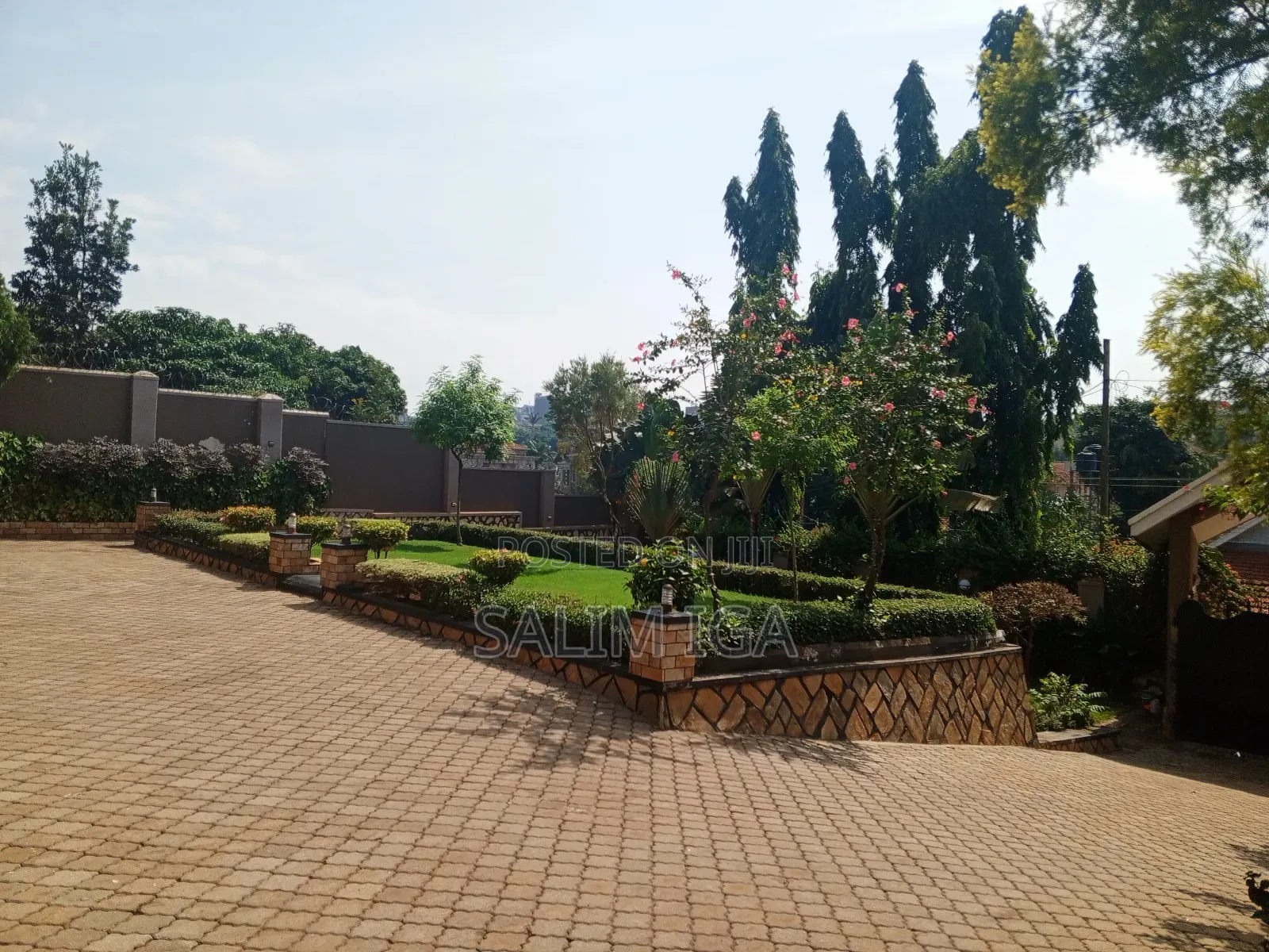 5bdrm Duplex in Kololo Property, Central Division for rent