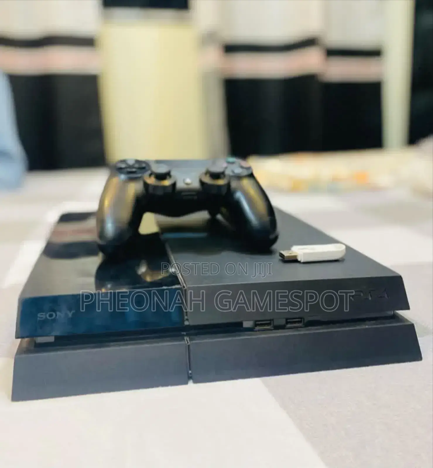 Ps4 Standard Jailbreak With 12 Games and 2 Controllers