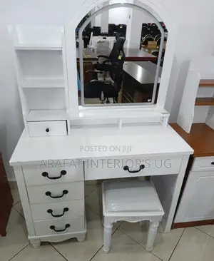 Photo - Unit Dressing Mirrors