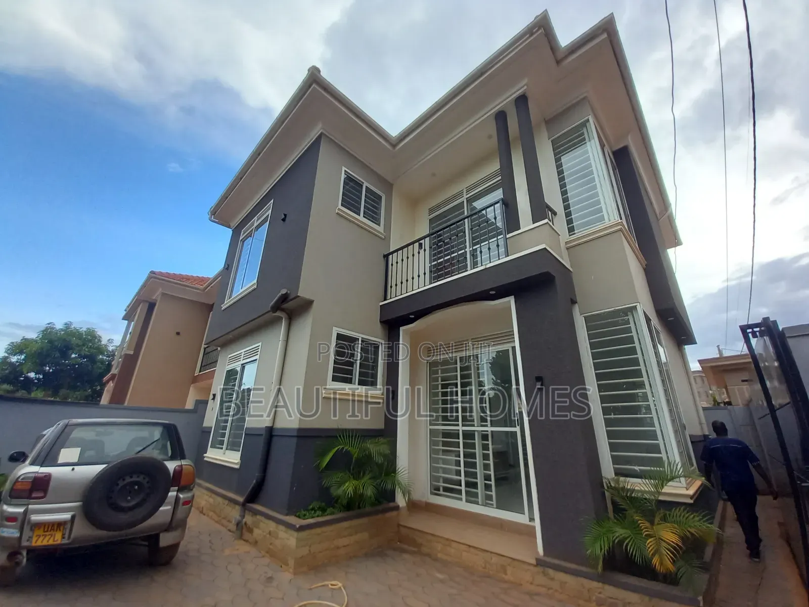 Furnished 4bdrm Duplex in Kira for sale