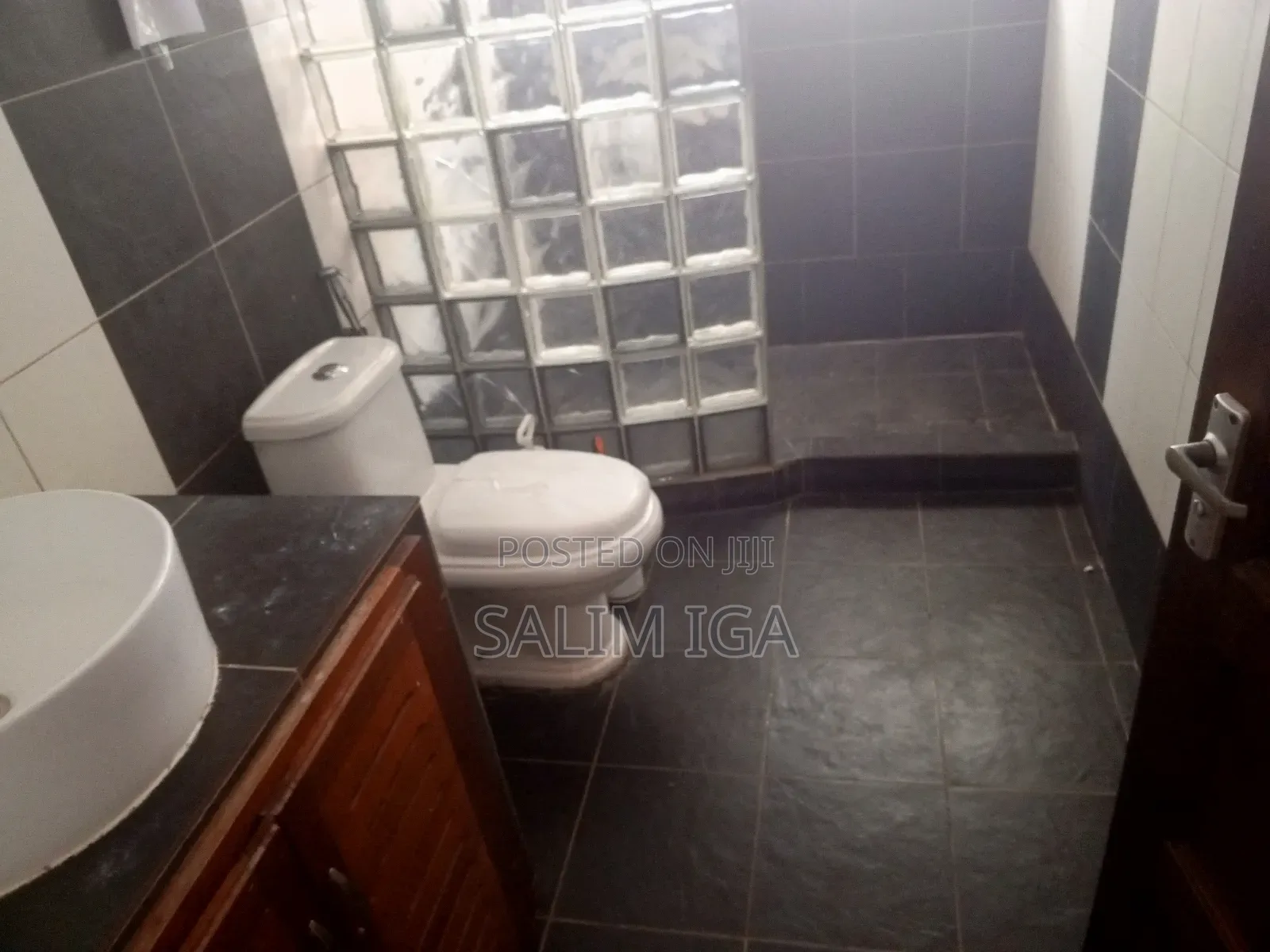 4bdrm Bungalow in Kololo Property, Central Division for rent