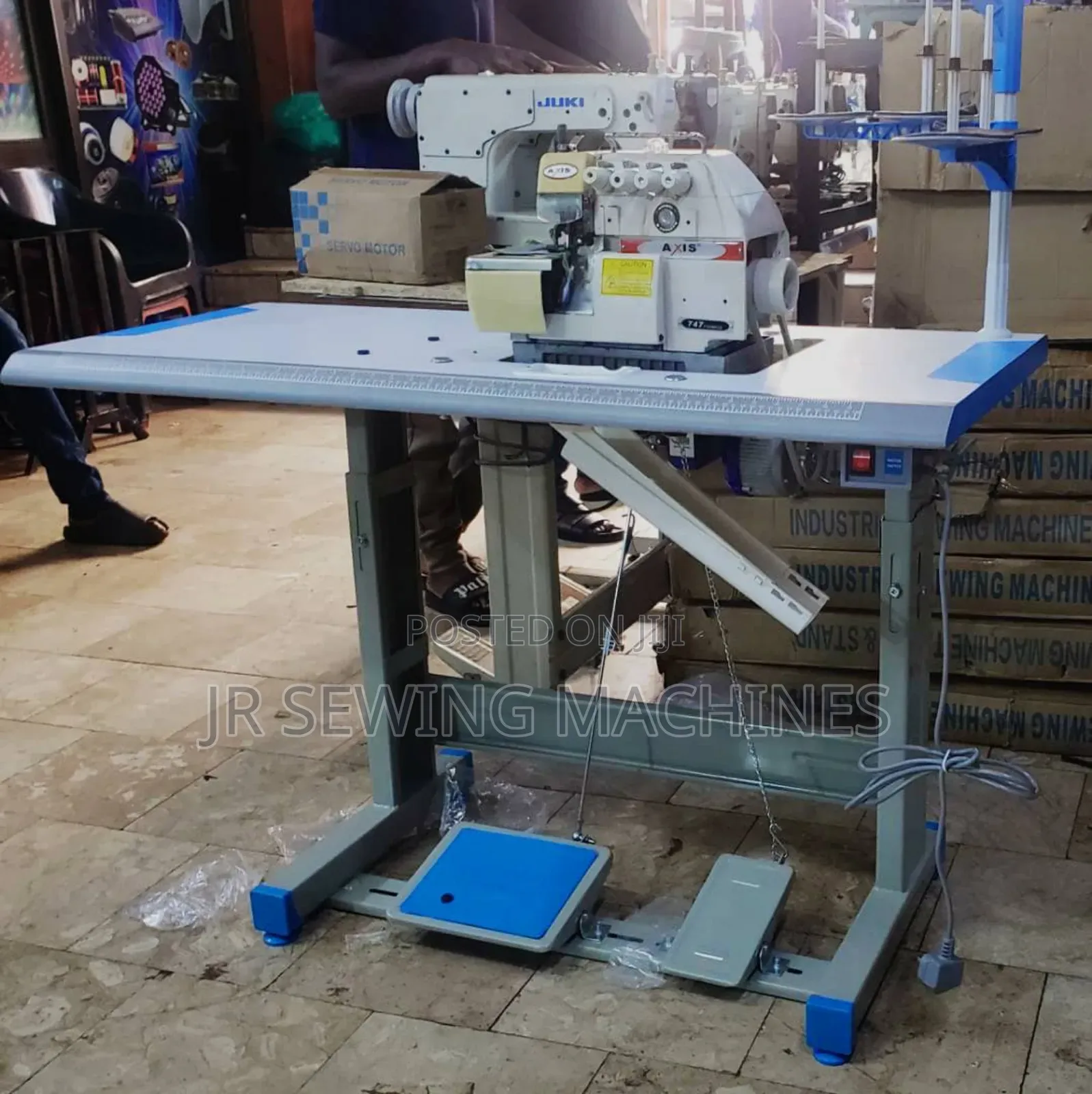Overlock Industrial Sewing Machine With Servo Motor