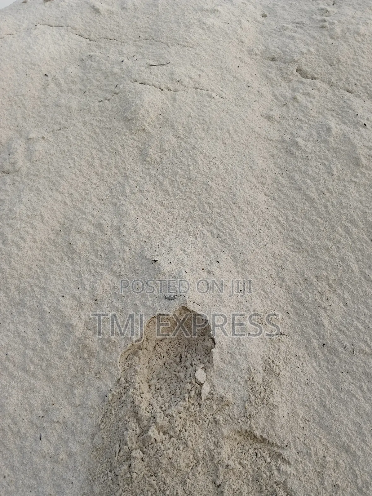 Pure White Sand for Manufacturing Tiles and Glass-45 Tonnes