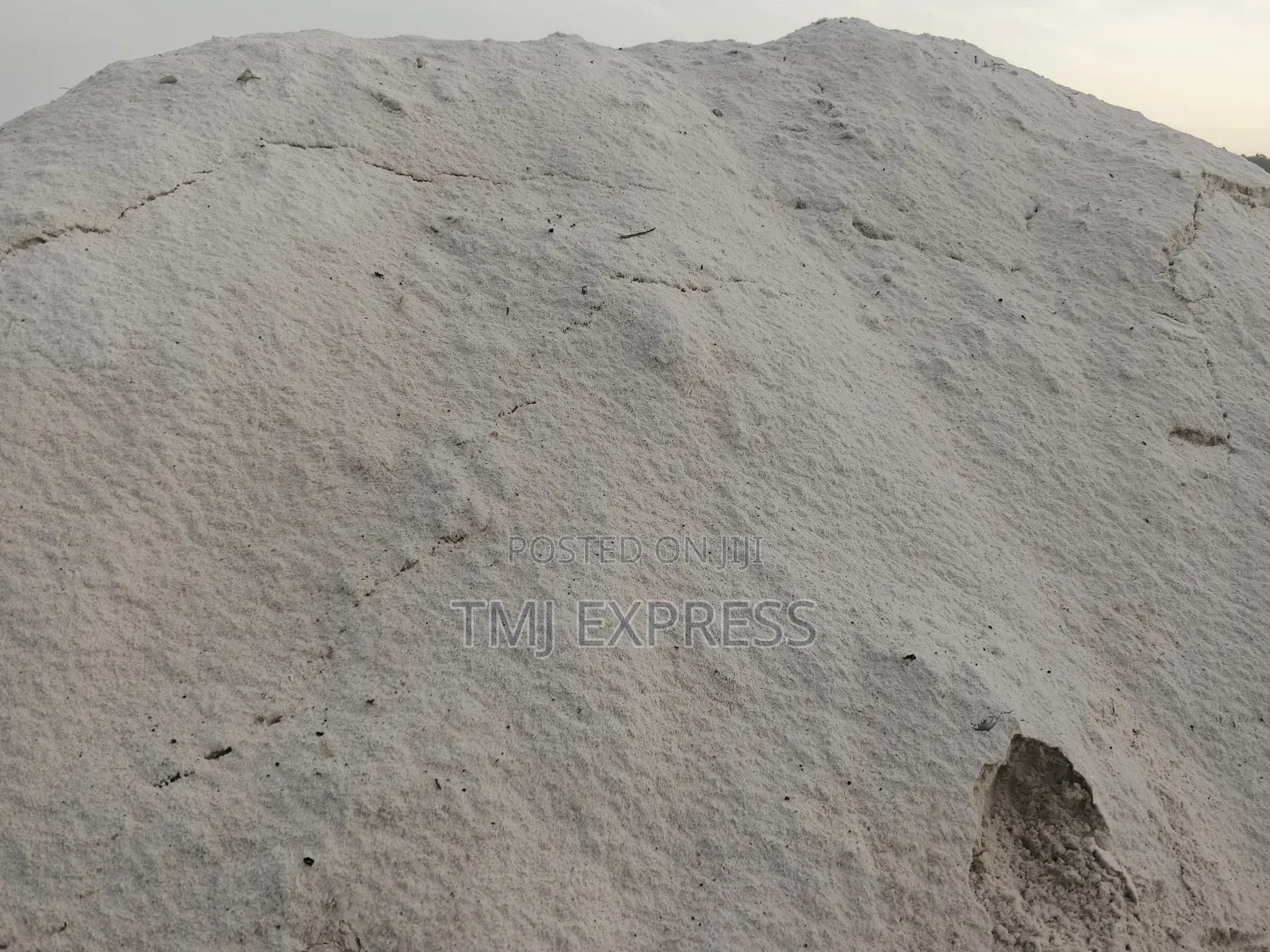 Pure White Sand for Manufacturing Tiles and Glass-45 Tonnes