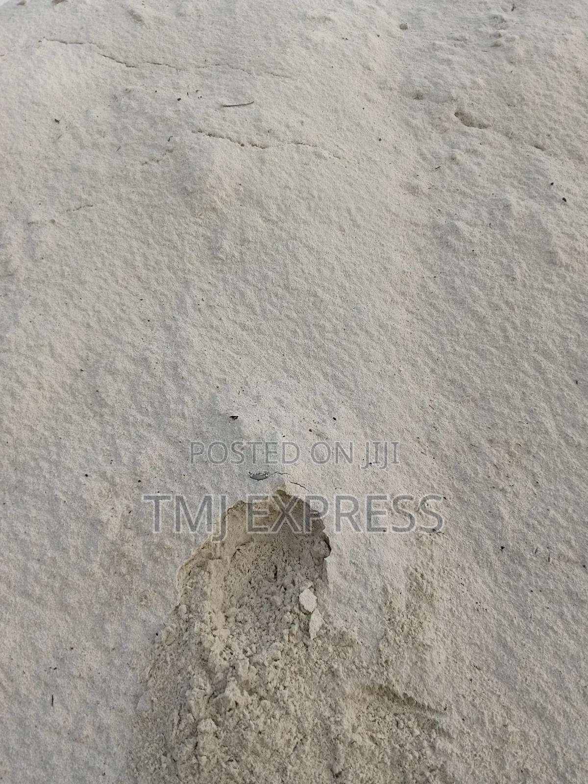Pure White Sand for Manufacturing Tiles and Glass-45 Tonnes