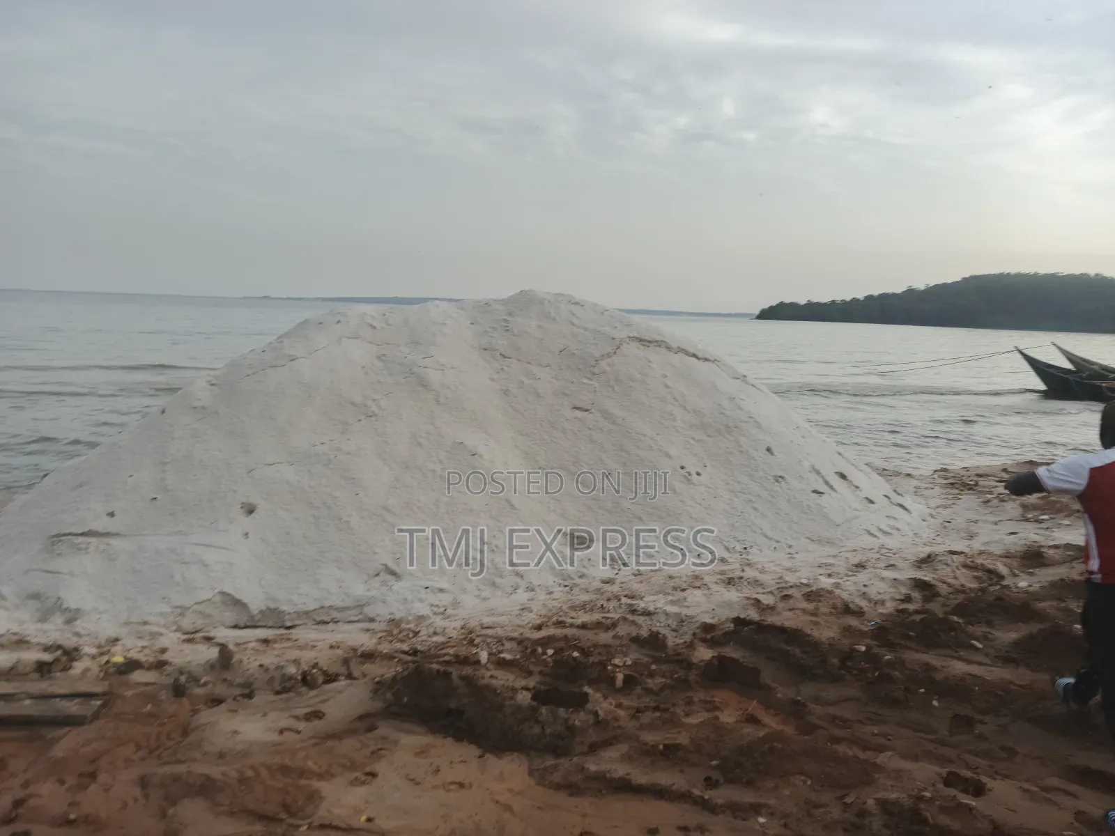 Pure White Sand for Manufacturing Tiles and Glass-45 Tonnes