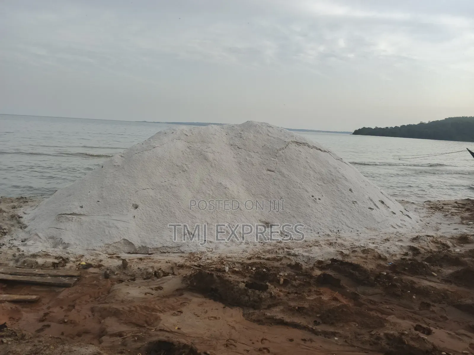 Pure White Sand for Manufacturing Tiles and Glass-45 Tonnes
