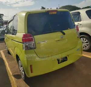 Photo - Toyota Spade 1.5 2018 Yellow