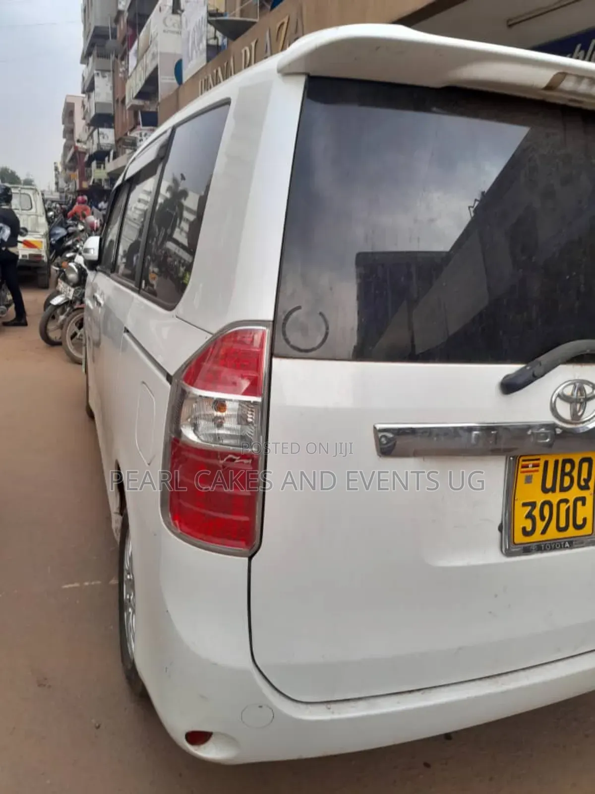 Toyota Noah Rent/Special Hire White Self Drive P8g