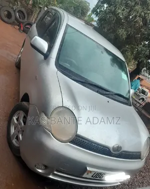 Photo - Toyota Sienta 2008 Silver