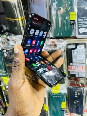 New Samsung Galaxy Z Flip 3 128 GB Black