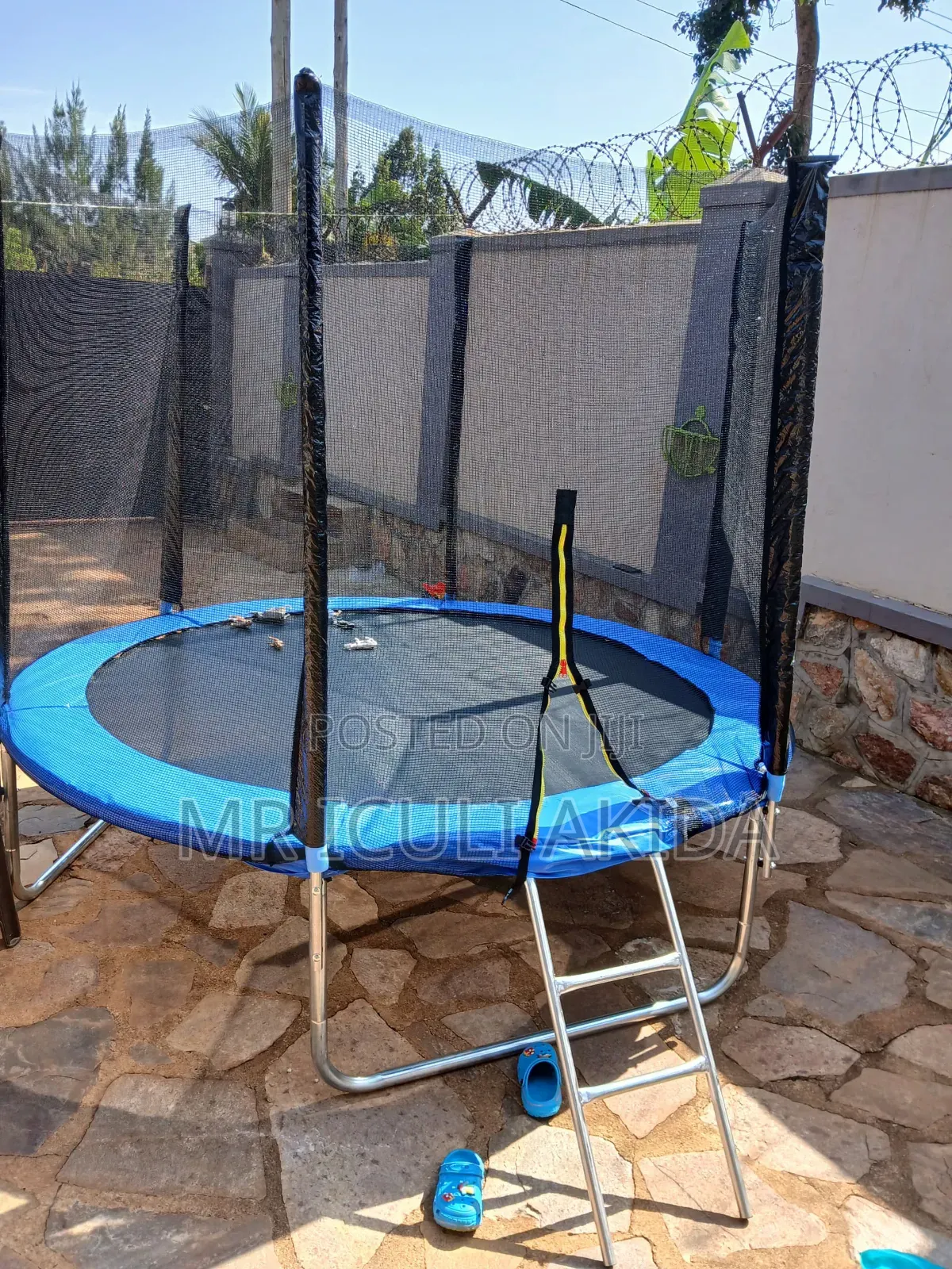8ft Big Size Trampoline With Safety Enclosure and a Ladder