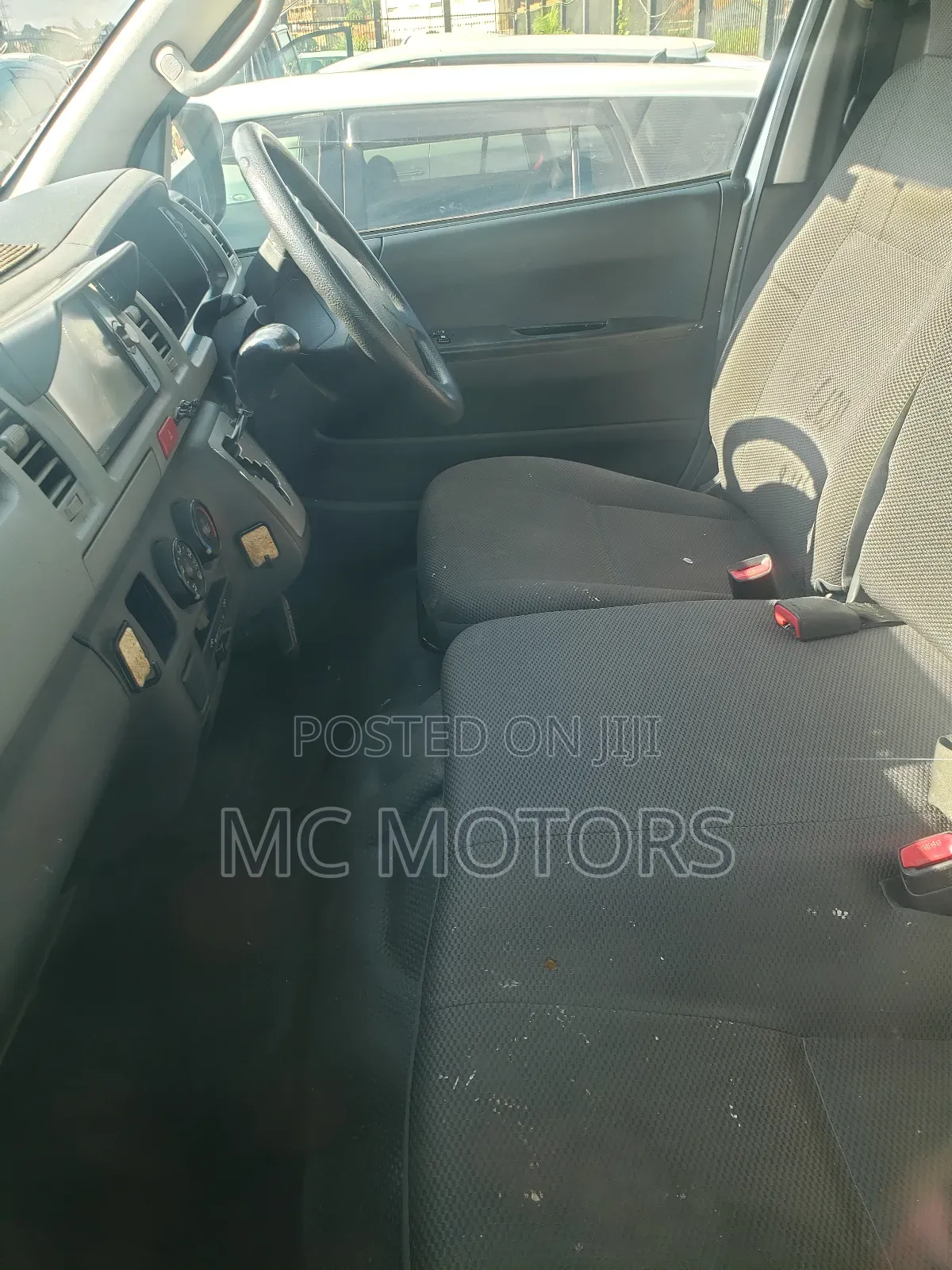 Toyota HiAce 2013 Silver