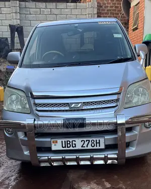 Photo - Toyota Noah 2.0 FWD (8 Seater) 2006 Silver