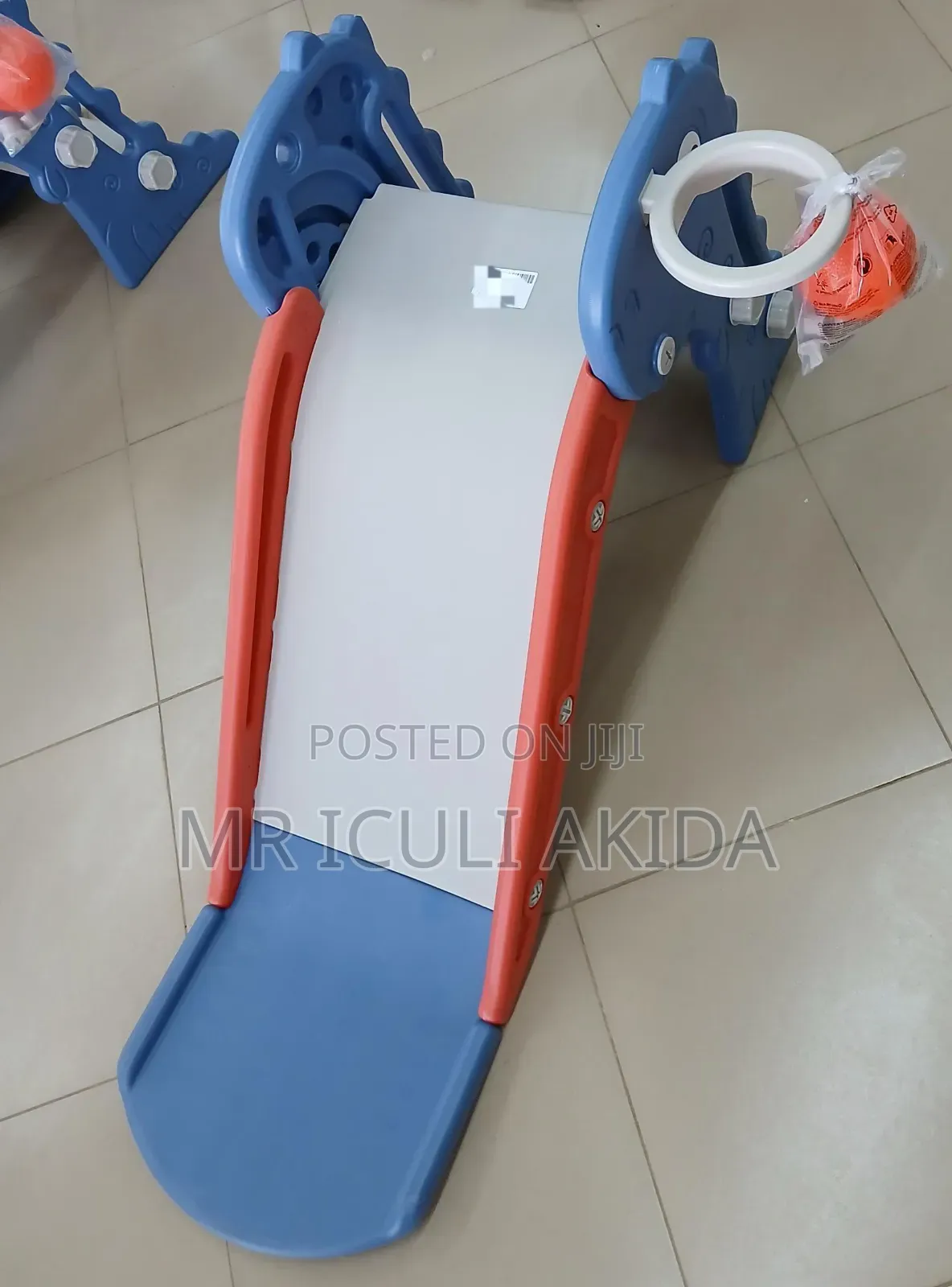 Indoor/Outdoor Toddler Playing Slide With Basketball Hoop