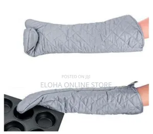 A Pair of Long Cotton Oven Mitts/Gloves