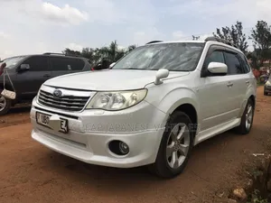 Photo - Subaru Forester 2010 White