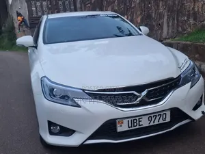 Photo - Toyota Mark X 2013 White