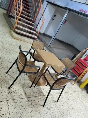 Ratten Plastic Table and Yz2308 for Bar