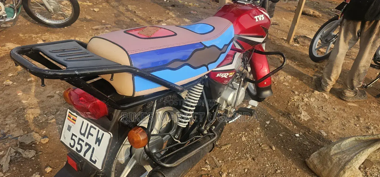 TVS HLX 125 2024 Red