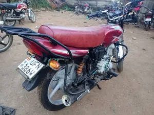 Bajaj Boxer 125 2023 Red