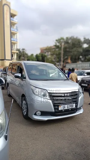 Photo - Toyota Noah 2.0 AWD (8 Seater) 2015 Silver