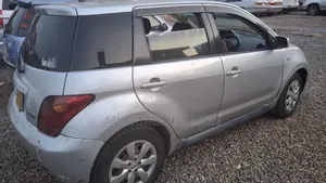 Toyota IST 2006