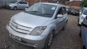 Toyota IST 2006