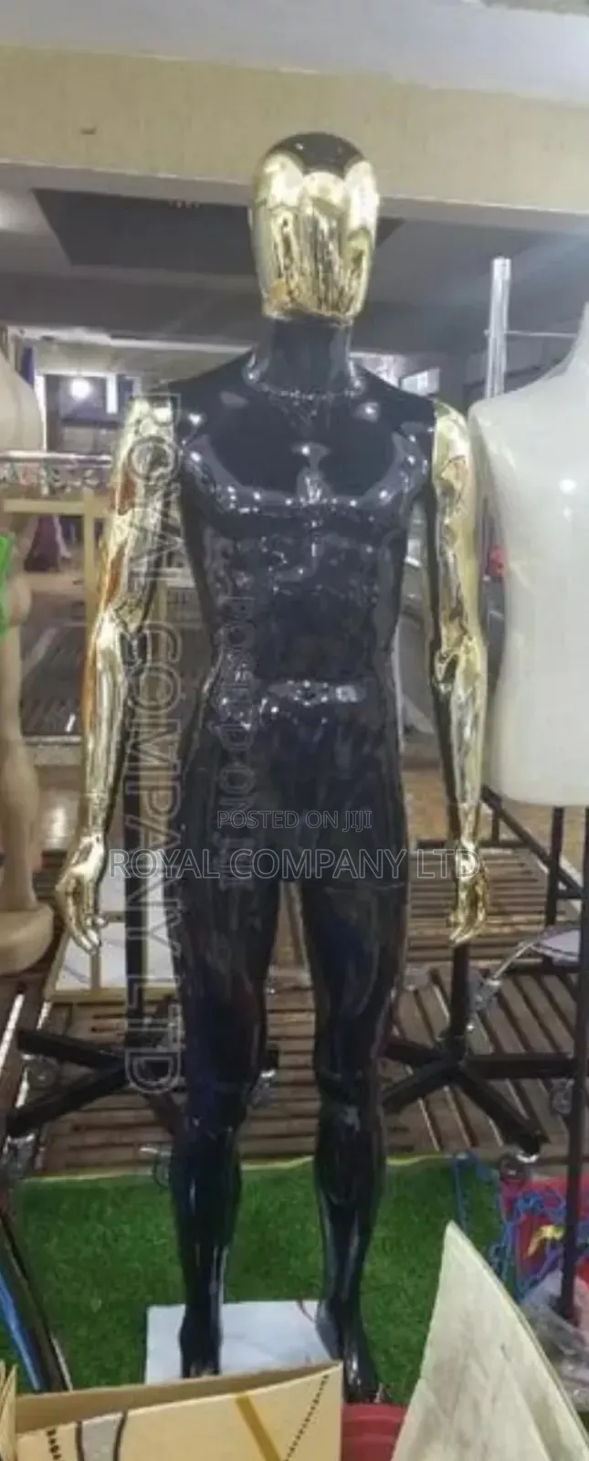 Golden Black Maniquinn