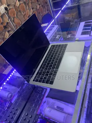 Laptop Apple MacBook Pro 2017 8GB Intel Core I5 SSHD+SSD 256GB